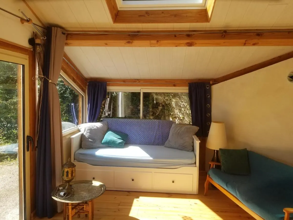 Maisonnette Dans Un Ecrin De Pierre Et De Verdure Cabrerets