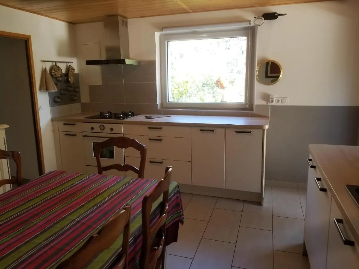 Holiday home Maisonnette Dans Un Ecrin De Pierre Et De Verdure Cabrerets