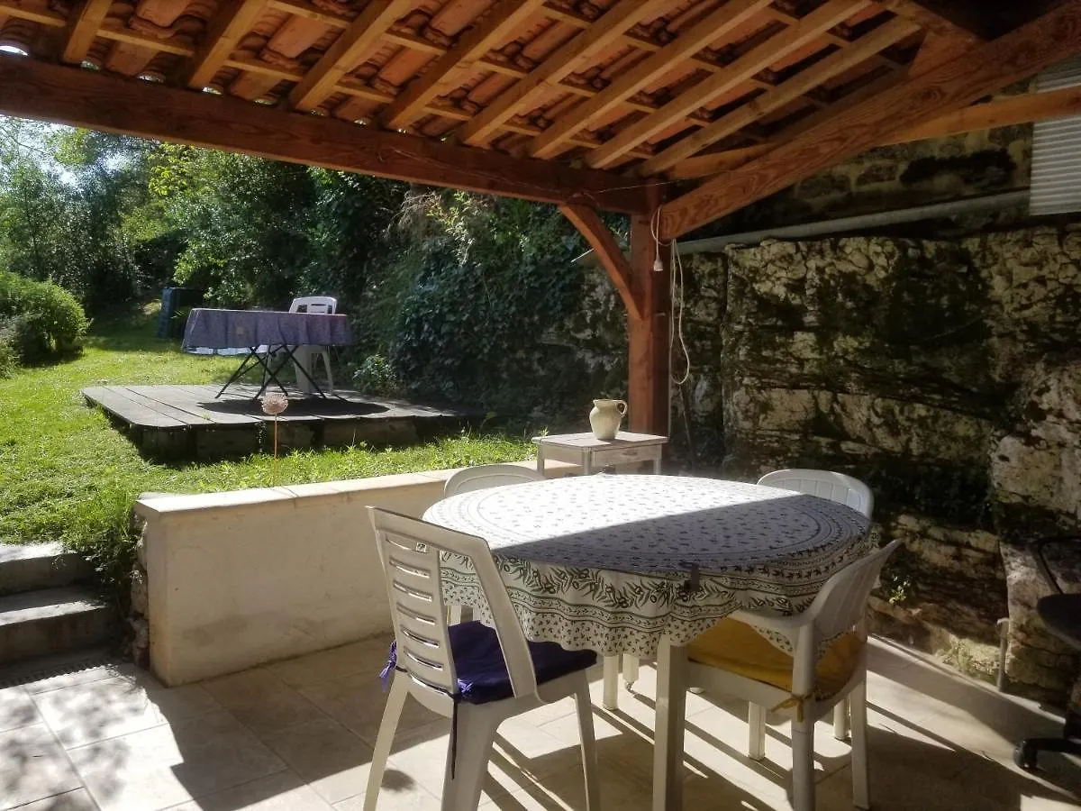 Holiday home Maisonnette Dans Un Ecrin De Pierre Et De Verdure Cabrerets